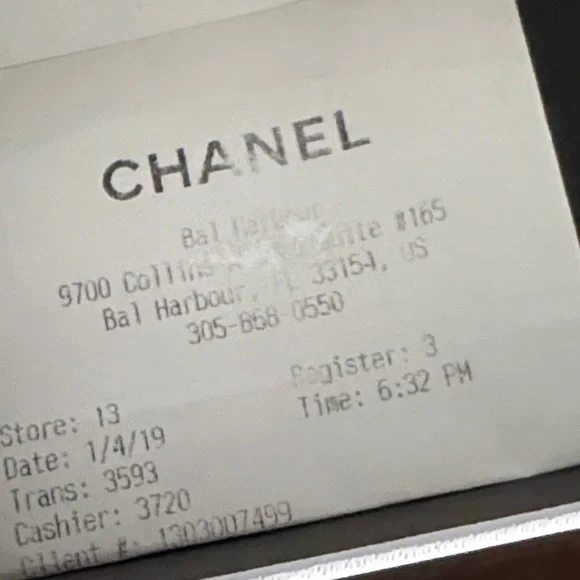 CHANEL Elegant Black Sunglasses - Picture 6 of 7